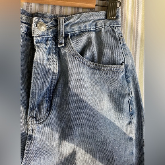 PRINCESS POLLY light wash cropped straight leg jeans. - Picture 6 of 11